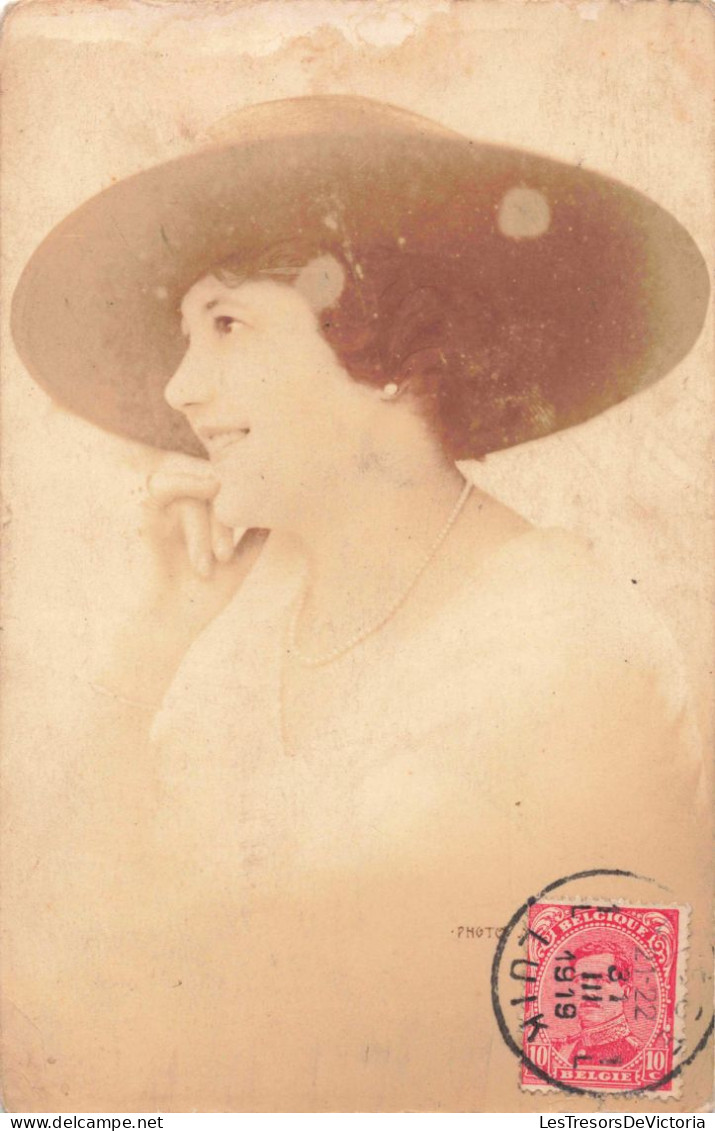 Carte Photo - Portrait D'une Femme Au Chapeau -  Carte Postale Ancienne - Fotografie