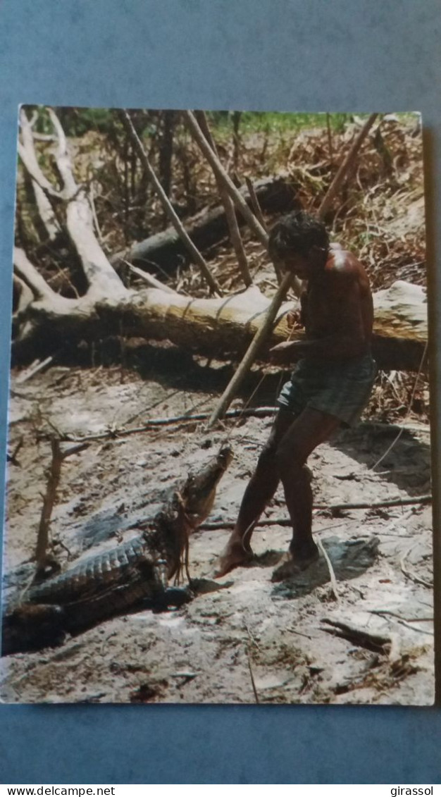 CPSM INDIEN COMBATTANT UN CROCODILE AMERIQUE BRASIL  BRESIL AMAZONICA AMAZONIE  ETHNIQUE ET CULTURE - Amérique