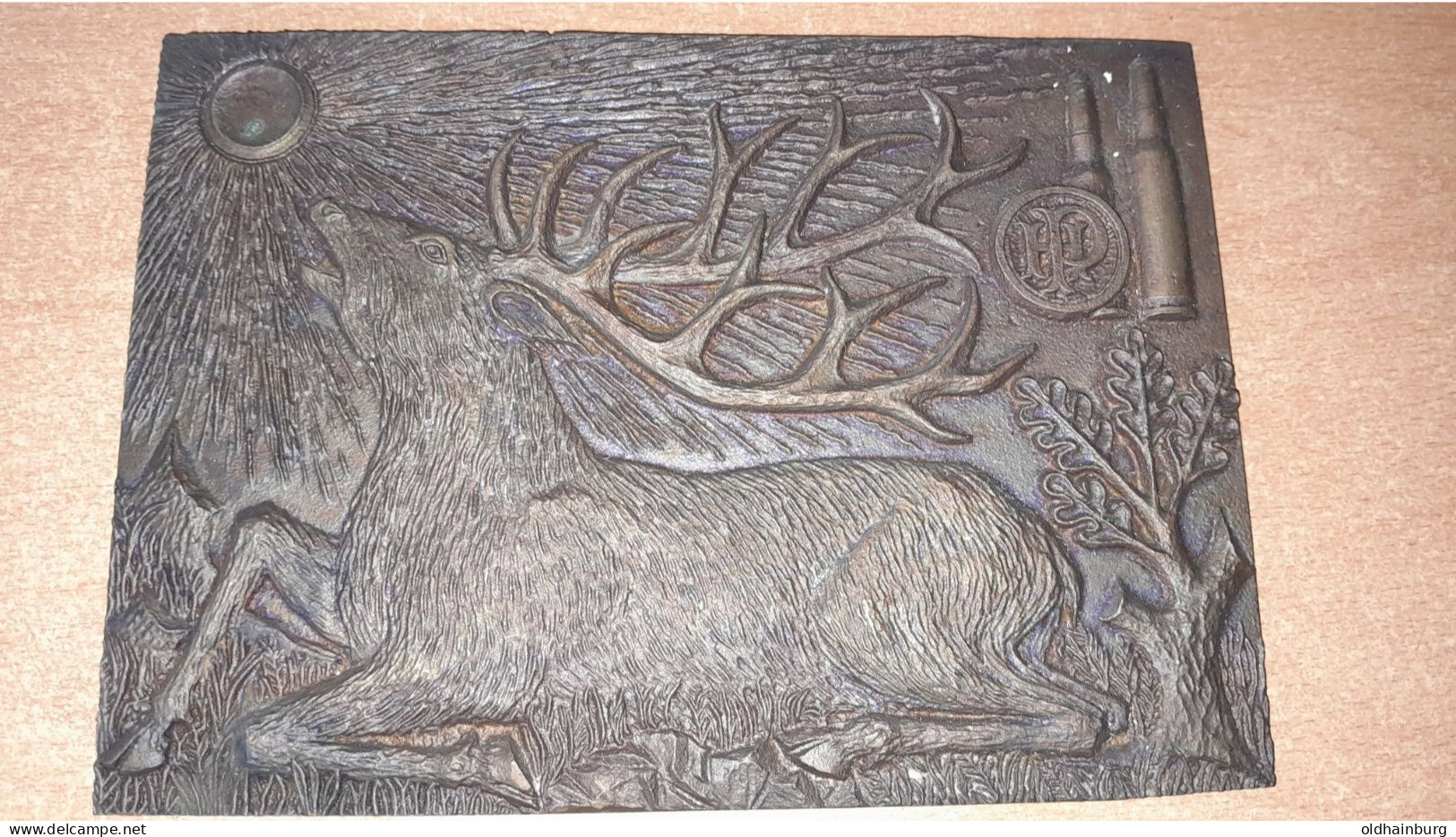 0051: Bronzebild Aus Alter Jagdhütte A- 2410 Hainburg An Der Donau, Hirsch 20 Cm X 14,5 Cm - Bronces