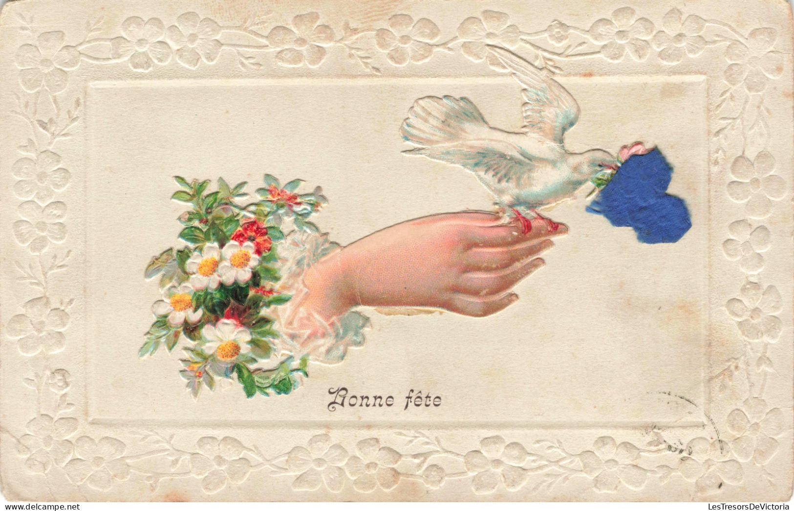 FANTAISIE - Bonne Fête - Une Colombe Avec Une Fleur Bleue - Reliefs - Carte Postale Ancienne - Altri & Non Classificati
