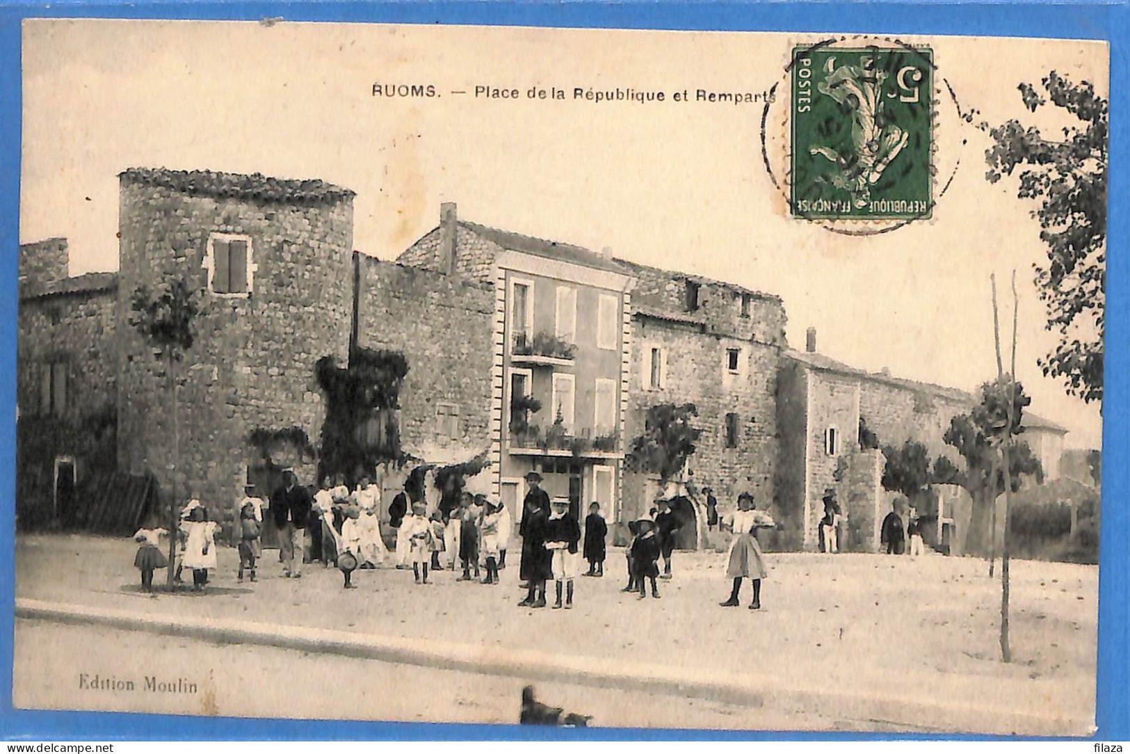 07 - Ardèche - Ruoms - Place De La Republique Et Remparts (N13916) - Ruoms