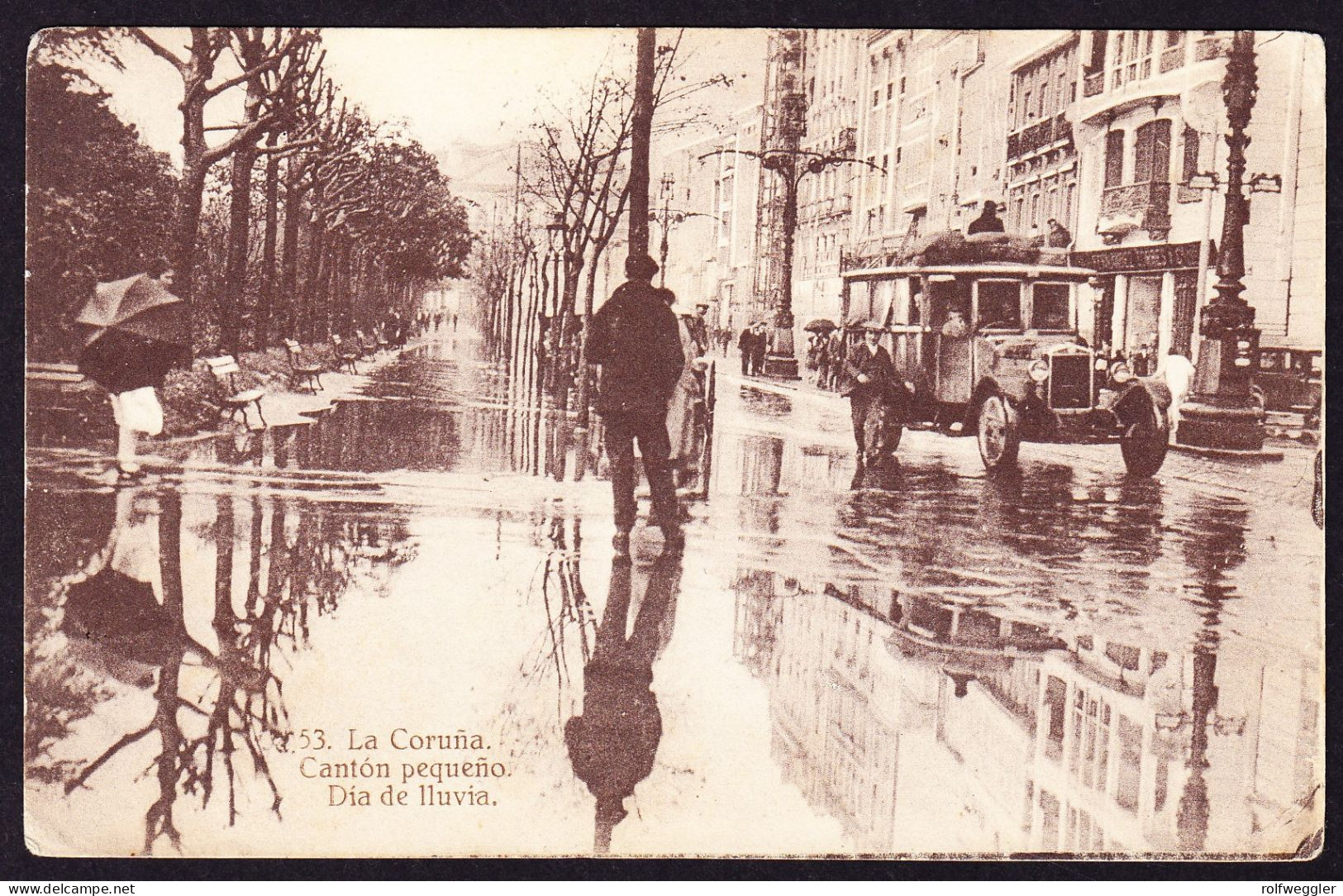 Um 1920 Ungelaufene AK: Autobus Im Regen, La Coruna, Dia De Iluvia - La Coruña