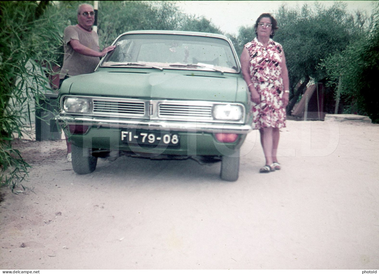 2 SLIDES SET 70s VAUXHALL VIVA CAR VOITURE PORTUGAL 35mm DIAPOSITIVE SLIDE NO PHOTO FOTO NB2703 - Diapositives
