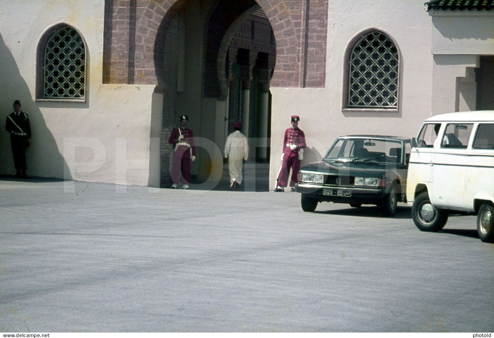 80s PEUGEOT 604 VW VOLKSWAGEN KOMBI MARRUECOS MAROC MOROCCO AFRICA AFRIQUE  35mm DIAPOSITIVE SLIDE NO PHOTO FOTO NB2712 - Diapositives