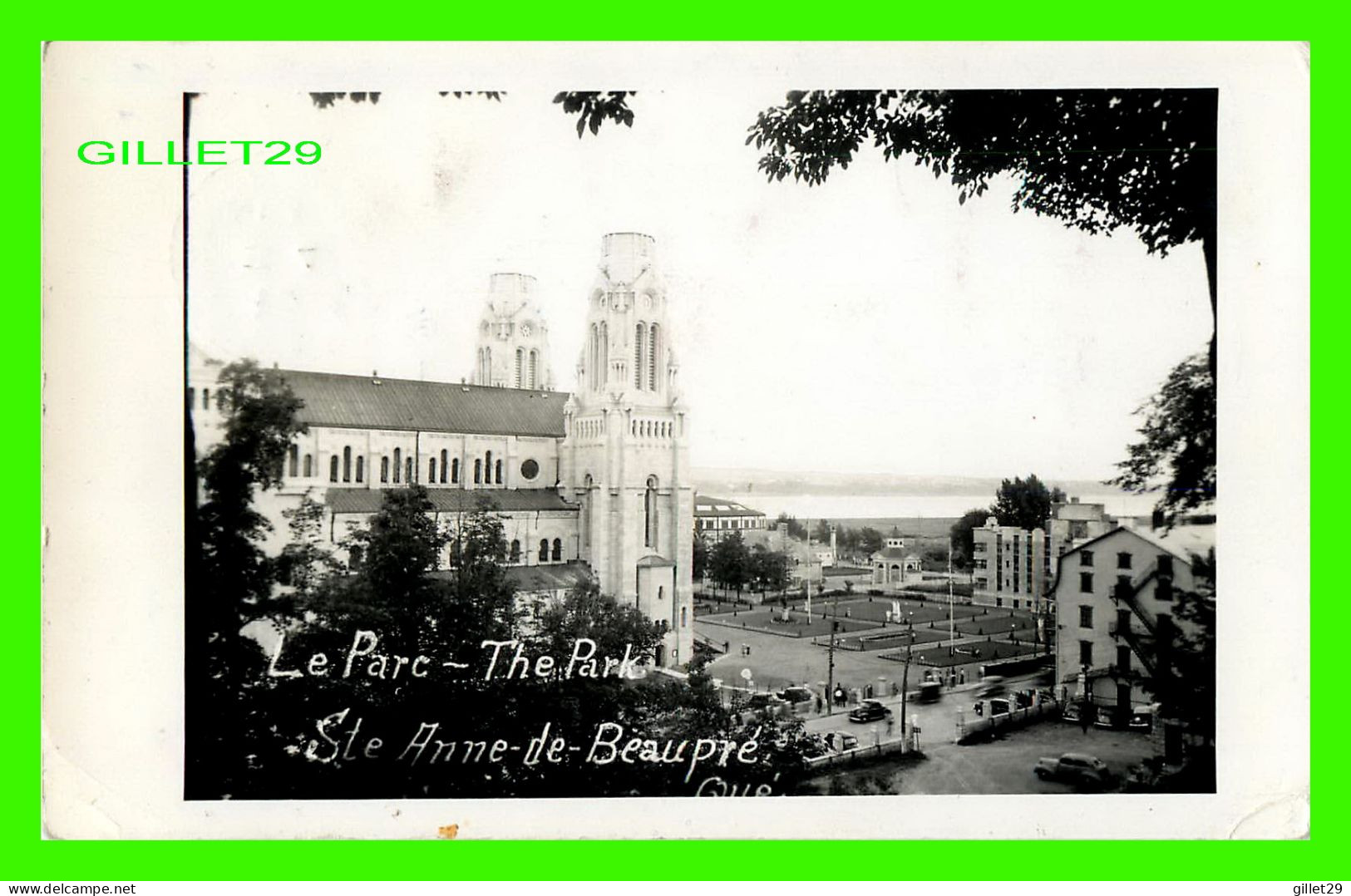 STE ANNE DE BEAUPRÉ - LE PARC - CARTE PHOTO - ANIMÉE - CIRCULÉE EN 1964 - - Ste. Anne De Beaupré