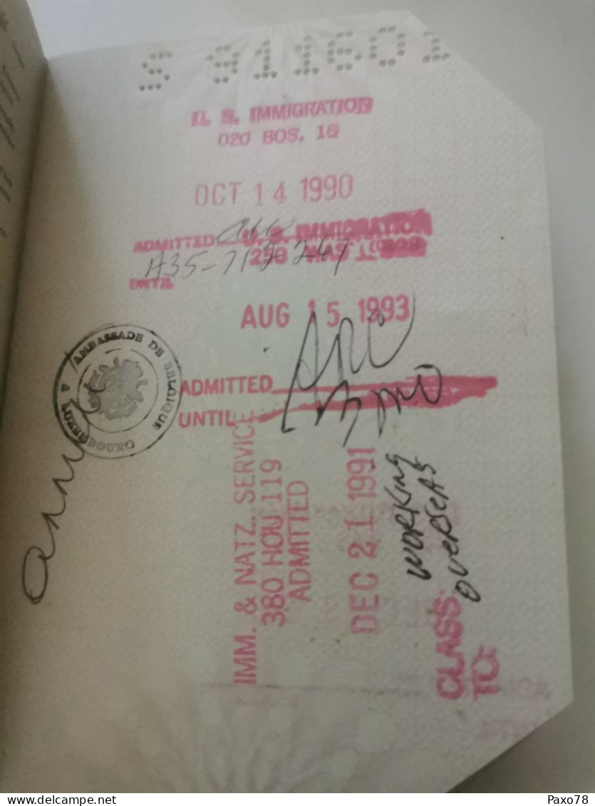 Passeport, Royaume De Belgique Avec Cachets Et Timbre 500F - Cartas & Documentos