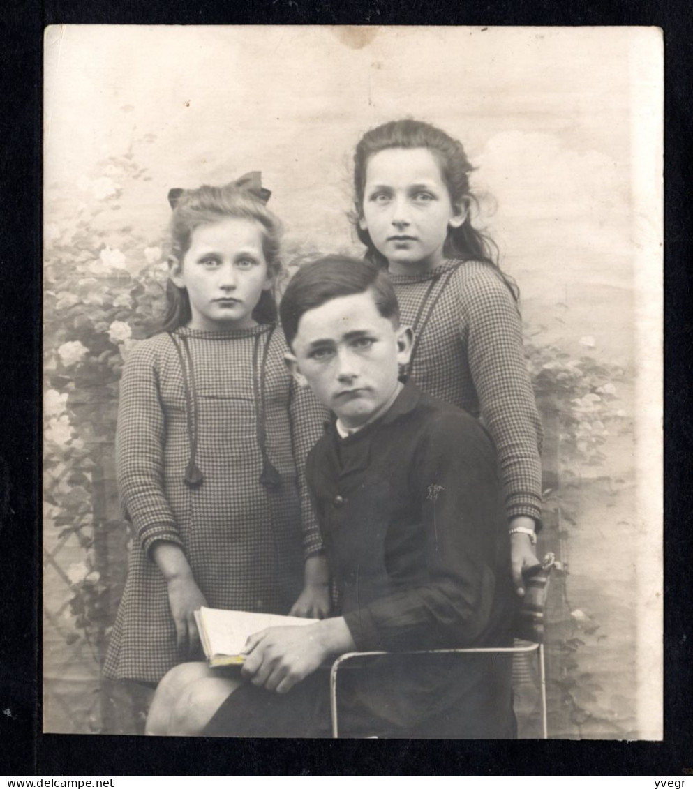 Généalogie - Photo Originale De 3 Adolescents Et Papa Au Dos - Genealogy