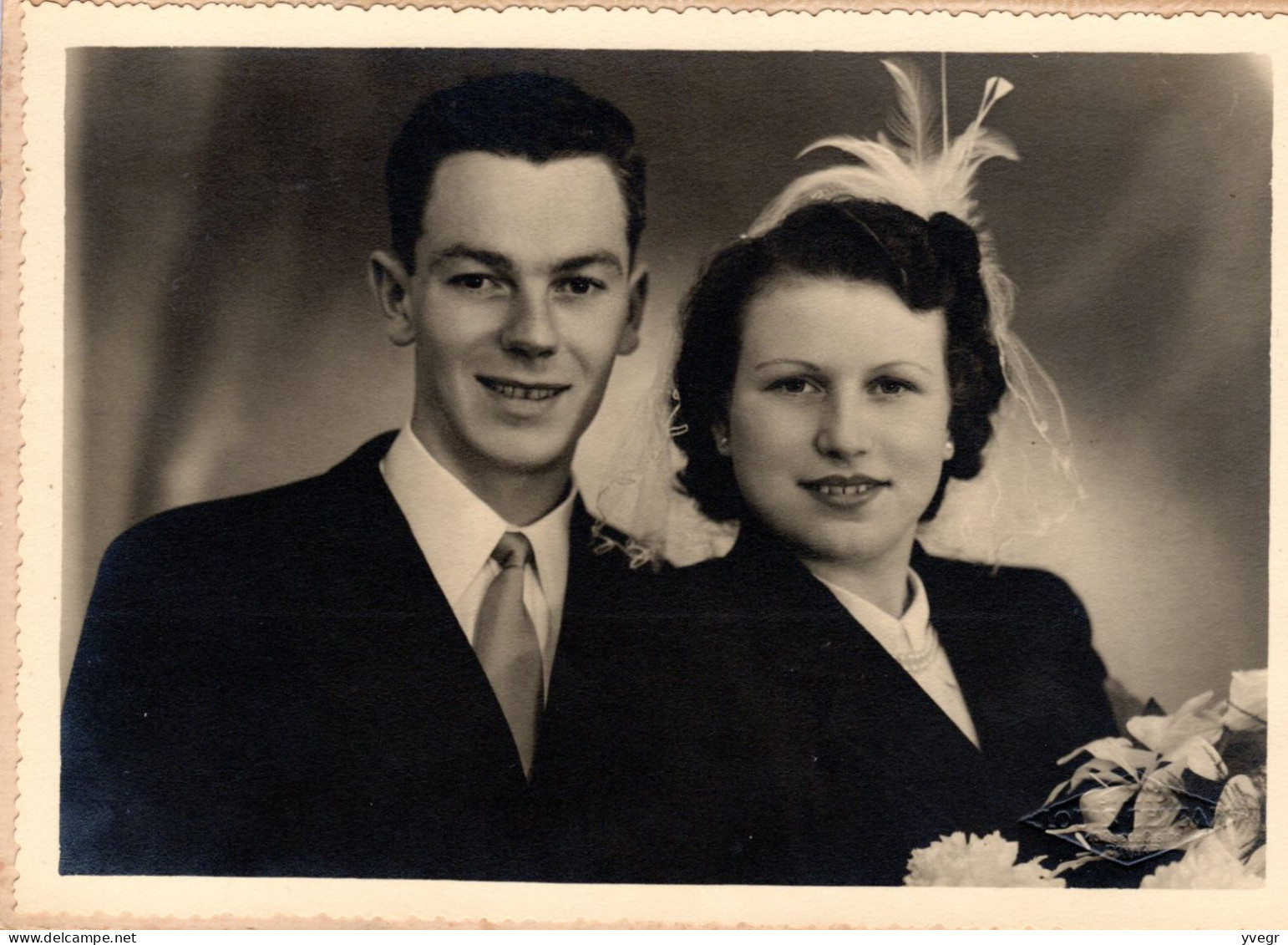 Généalogie - Photo Originale D'un Couple De Mariés - Studio LEYBRAX De Skolimowski Rue Du Casino à Dinard 14,5 X 21 Cm - Genealogía