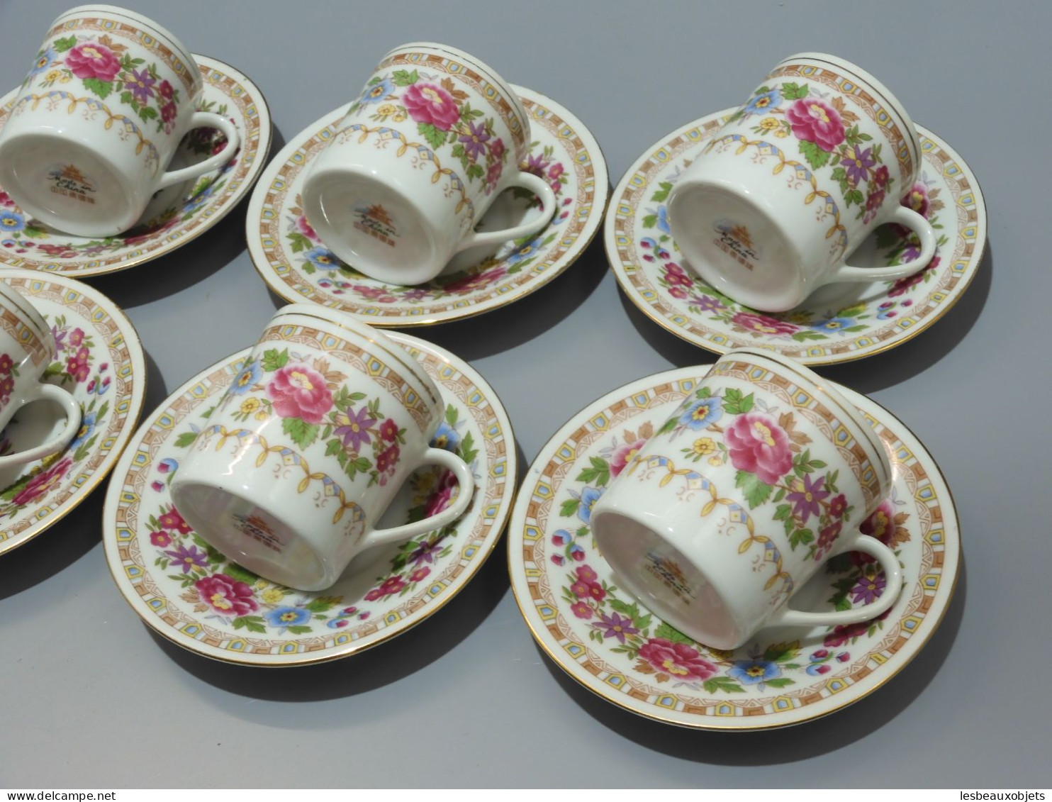 - 6 TASSES Et SOUS TASSES PORCELAINE Made In CHINA Décor FLEURS COLLECTION    E - Autres & Non Classés