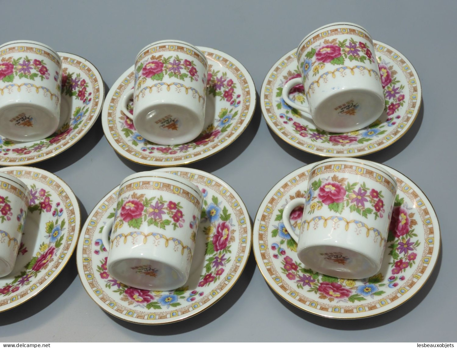 - 6 TASSES et SOUS TASSES PORCELAINE made in CHINA Décor FLEURS COLLECTION    E