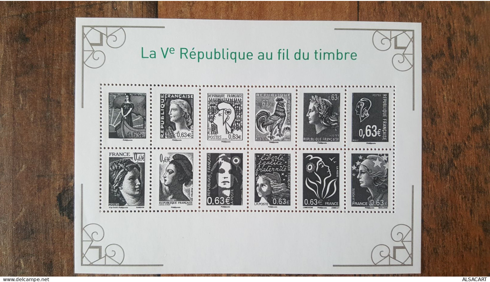 Bloc Feuillet, La V E Républiqueau Fil Du Timbre ,  12 Timbres Marianne à 0.63 Euros . F4781 COTE 30 EUROS - Ongebruikt