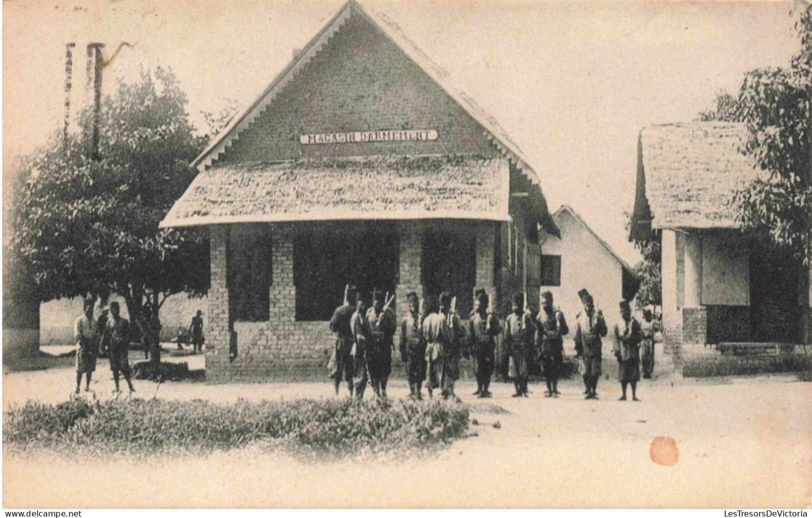 MILITARIA - Magasin D'Armement - Soldat - Carte Postale Ancienne - Casernas