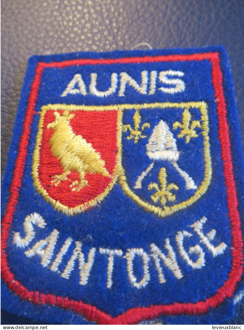 France/Ecusson Tissu D'époque/Aunis  / Saintonge /Vers 1960-80                 ET477 - Patches