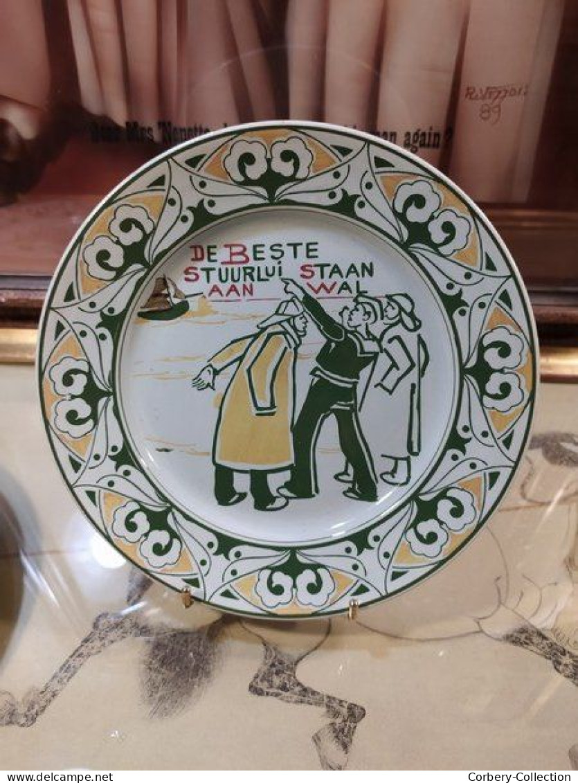 Assiette Faïence Art Nouveau Franz Anton Mehlem - Bonn " De Beste Stuurlui Staan Aan Wal " - Other & Unclassified