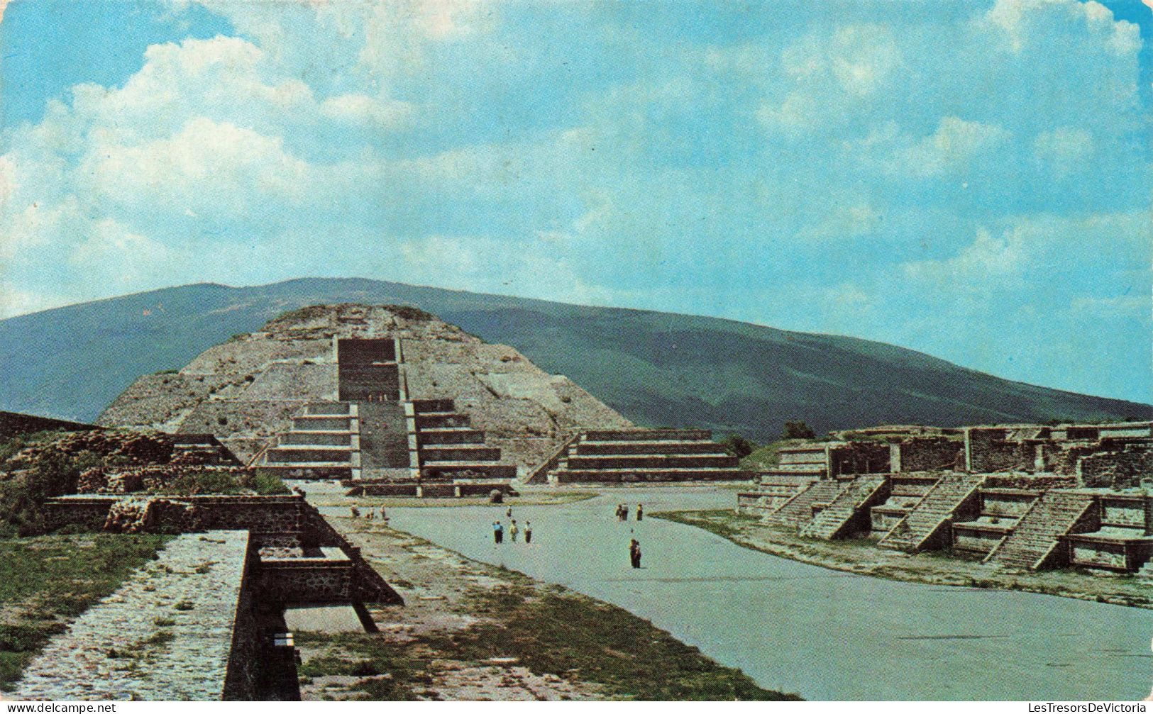 MEXICO - The Moon Pyramid At The Back - Colorisé - Carte Postale Ancienne - Mexico