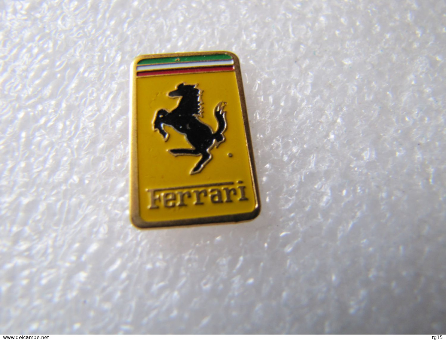 PIN'S   LOGO    FERRARI - Ferrari