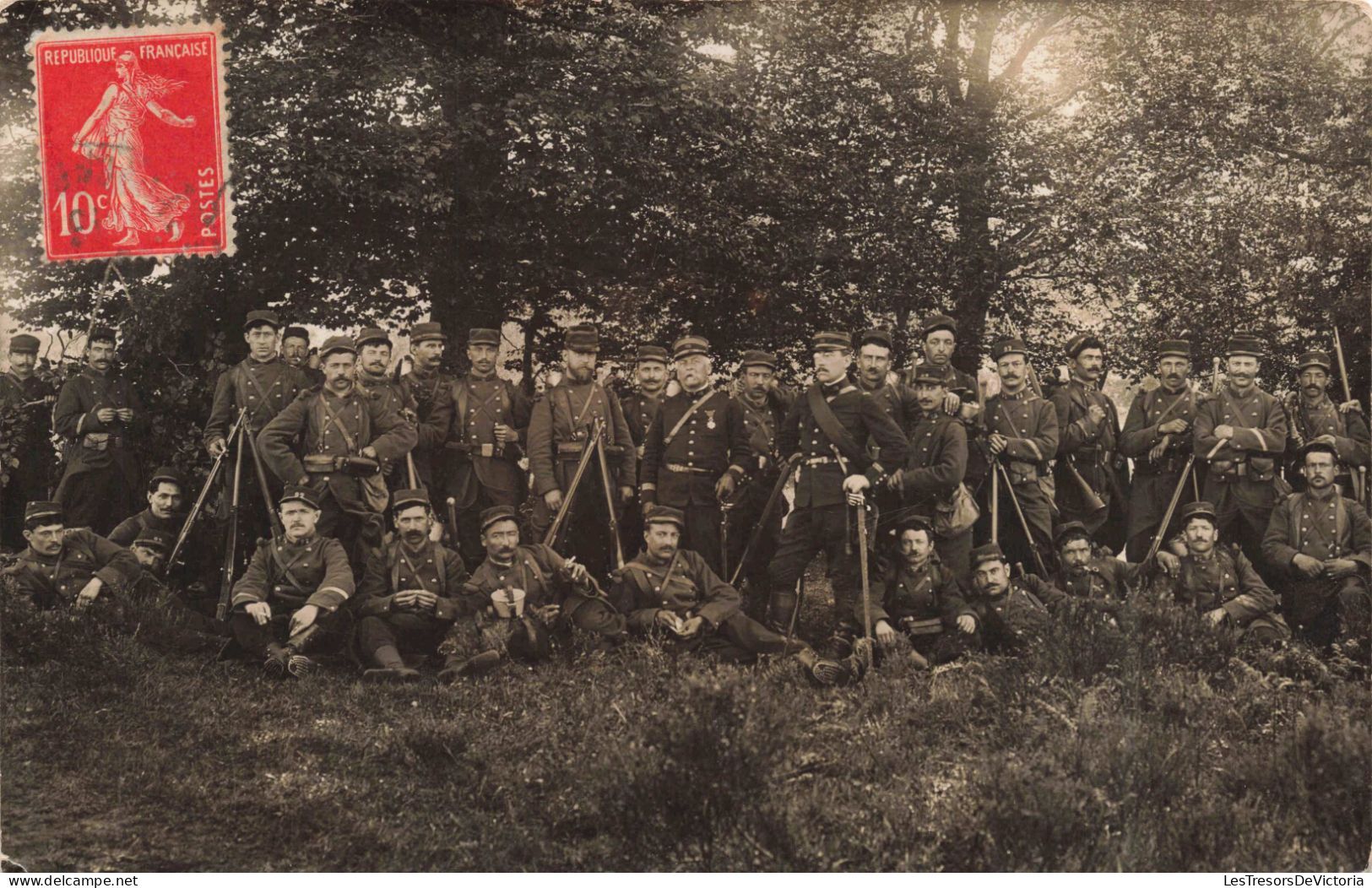MILITARIA - Régiments - Des Soldats Dans La Forêt -  Carte Postale Ancienne - Einschulung
