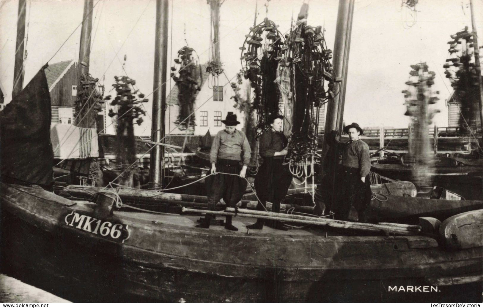 PAYS BAS - Marken - Bateau - Pêcheurs - Carte Postale Ancienne - Marken