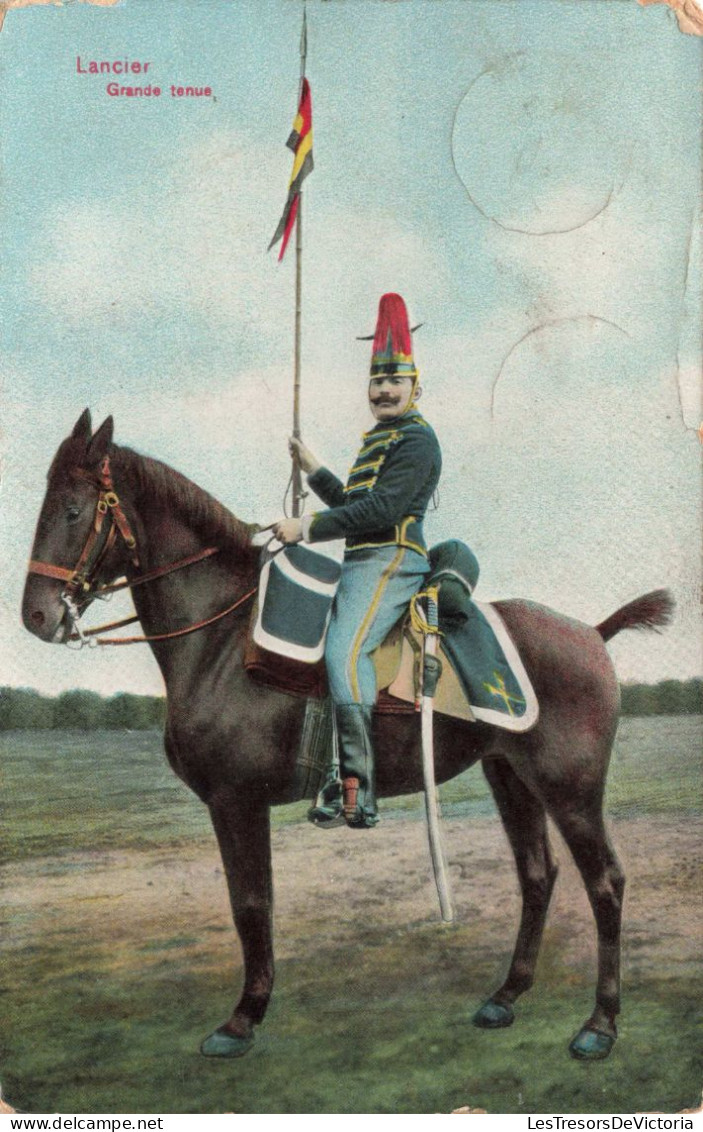 MILITARIA - Uniforme - Lancier - Grande Tenue - Colorisé - Carte Postale Ancienne - Uniformes