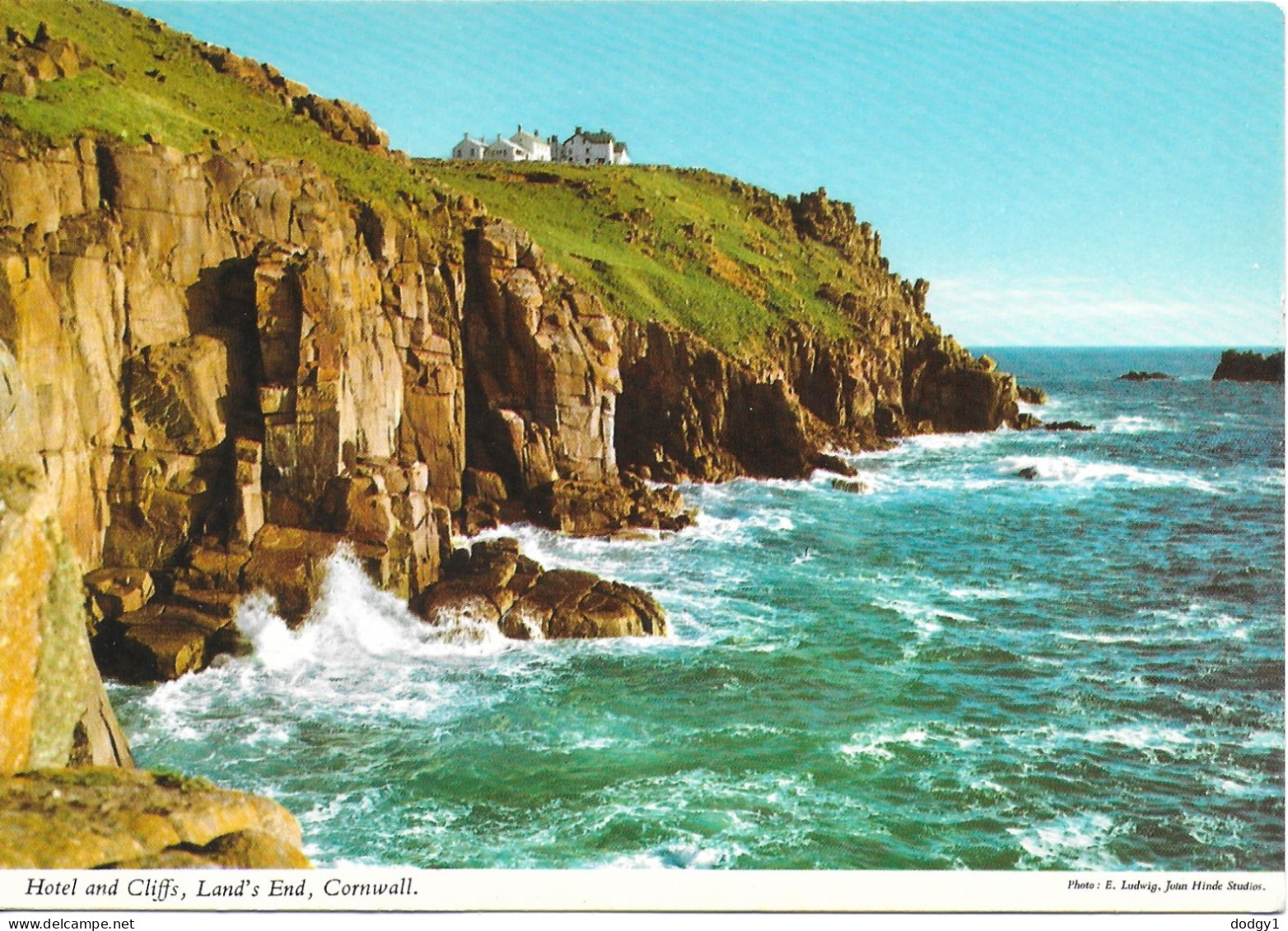 HOTEL AND CLIFFS, LANDS END, CORNWALL, ENGLAND. UNUSED POSTCARD   Zf7 - Land's End