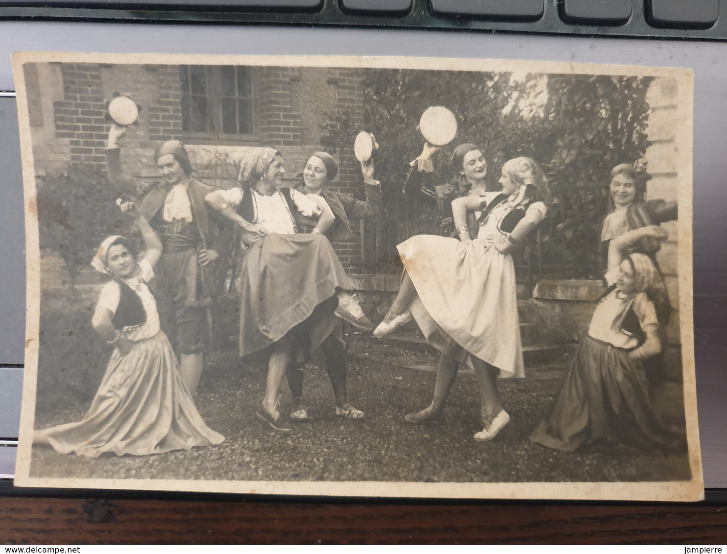 Carte-Photo D'un Spectacle De Danse En Extérieur - 8 Jeunes Femmes - Dans