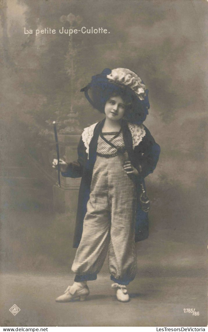 ENFANTS -  La Petite Jupe-culotte - Photographie -  Carte Postale Ancienne - Portraits