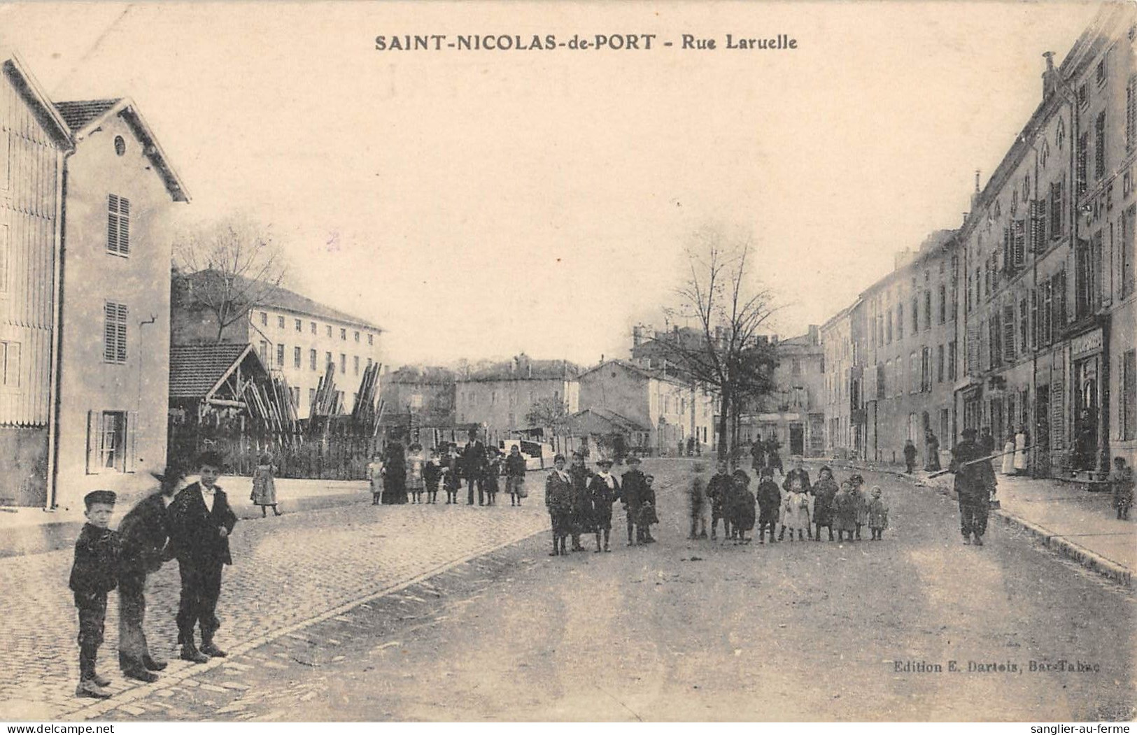 CPA 54 SAINT NICOLAS DE PORT / RUE LARUELLE - Altri & Non Classificati