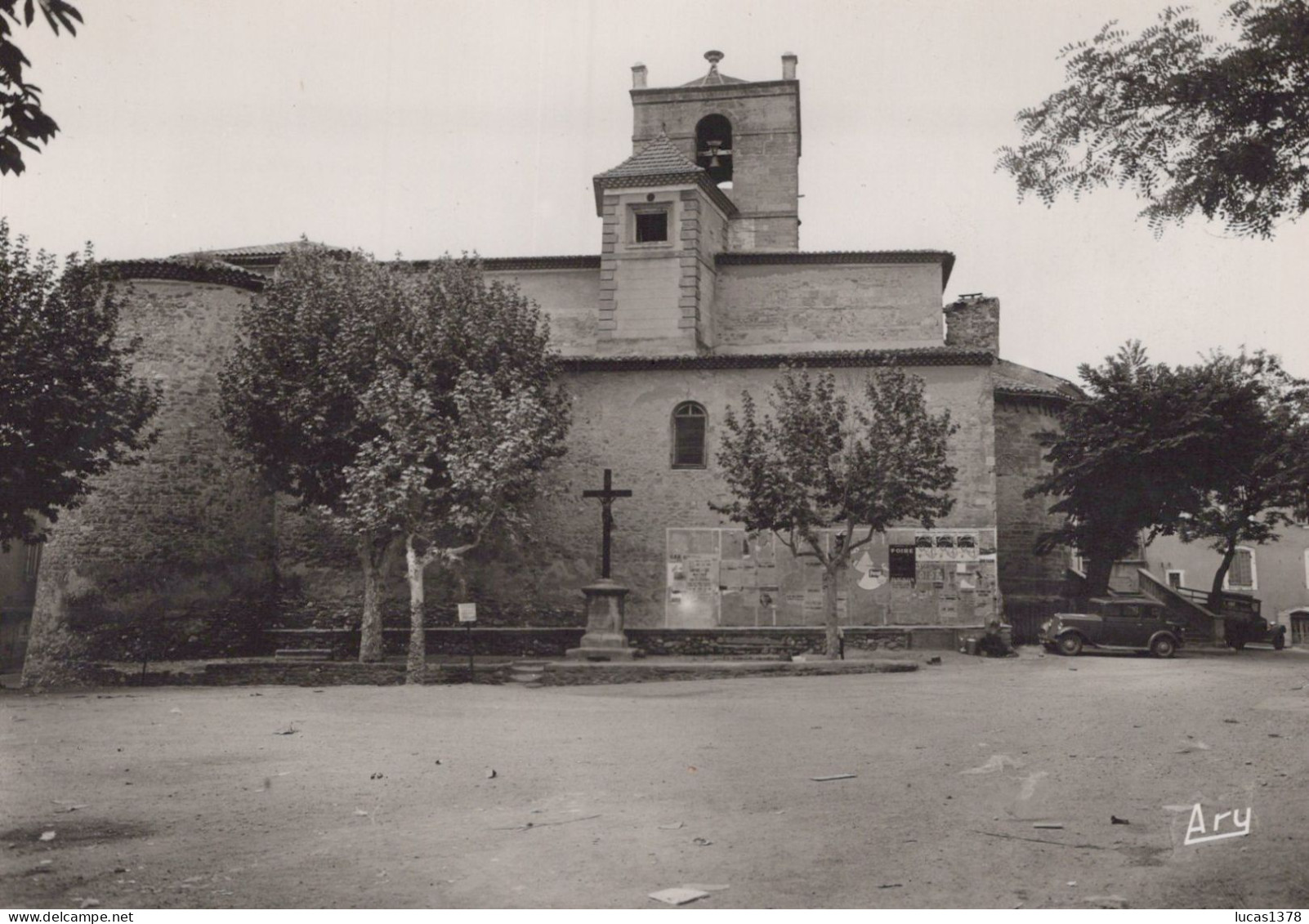 84 / LA TOUR D AIGUES / PLACE DE L EGLISE / RARE CPSM - La Tour D'Aigues