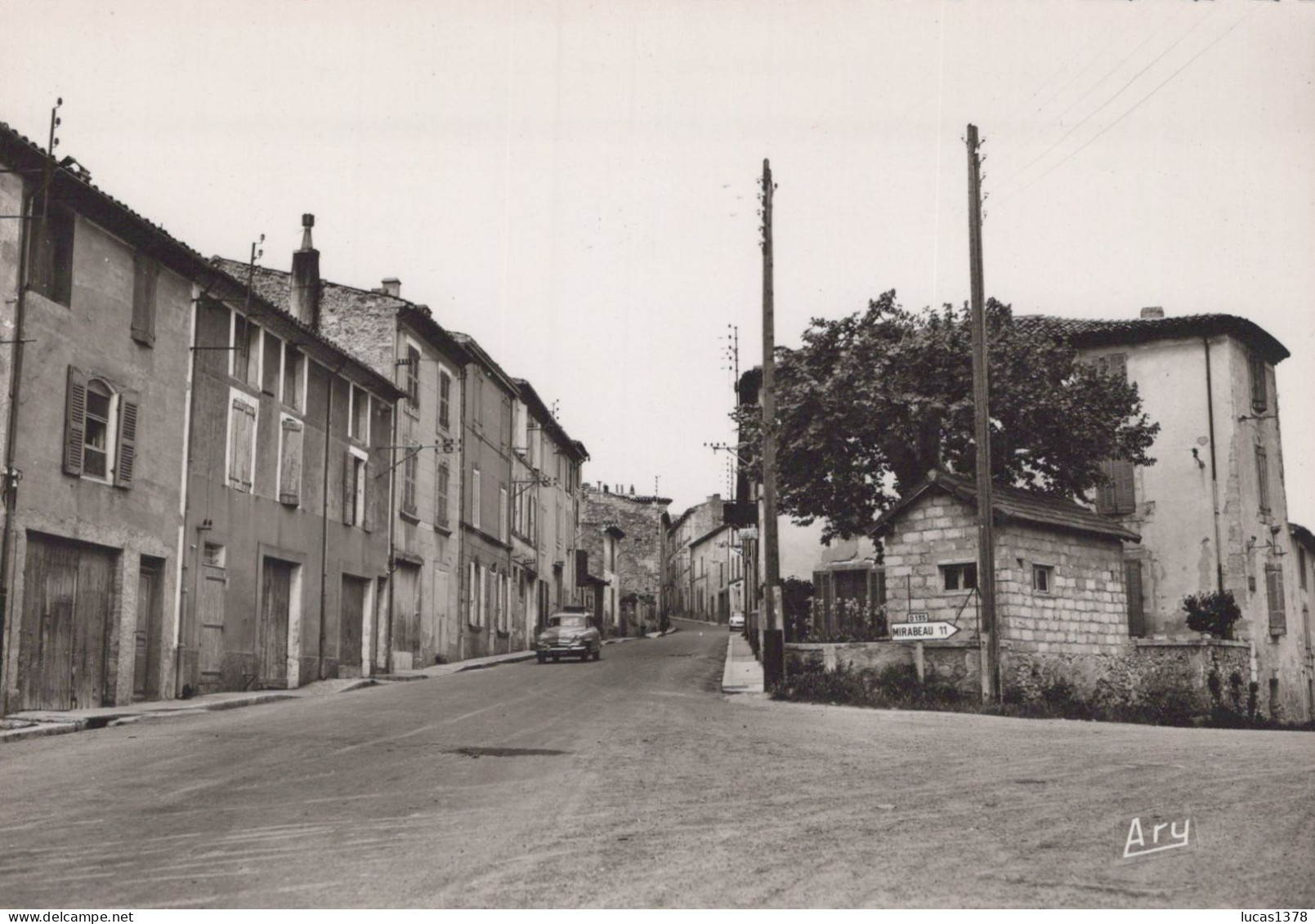 84 / LA TOUR D AIGUES / RUE DU PONT / SIMCA ARONDE ?   / RARE CPSM - La Tour D'Aigues