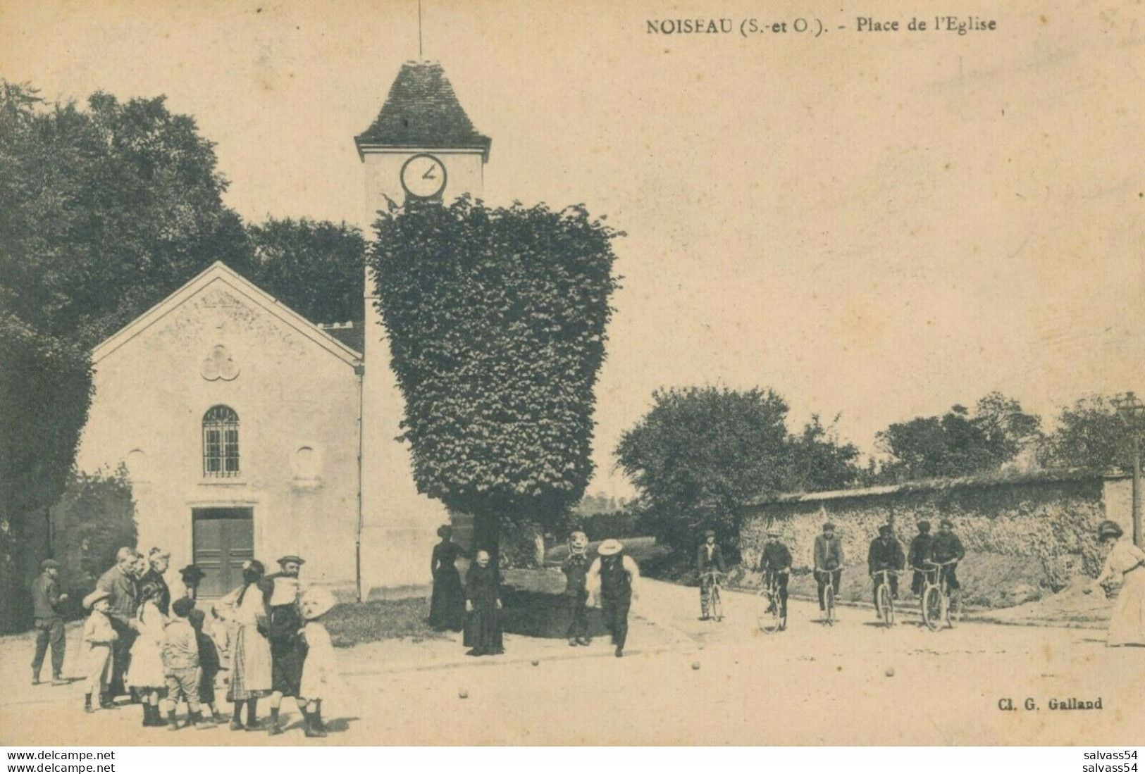 94) NOISEAU : Place De L'église - Jeu De Boule - Pétanque - Bicyclettes - Animée !! - Noiseau