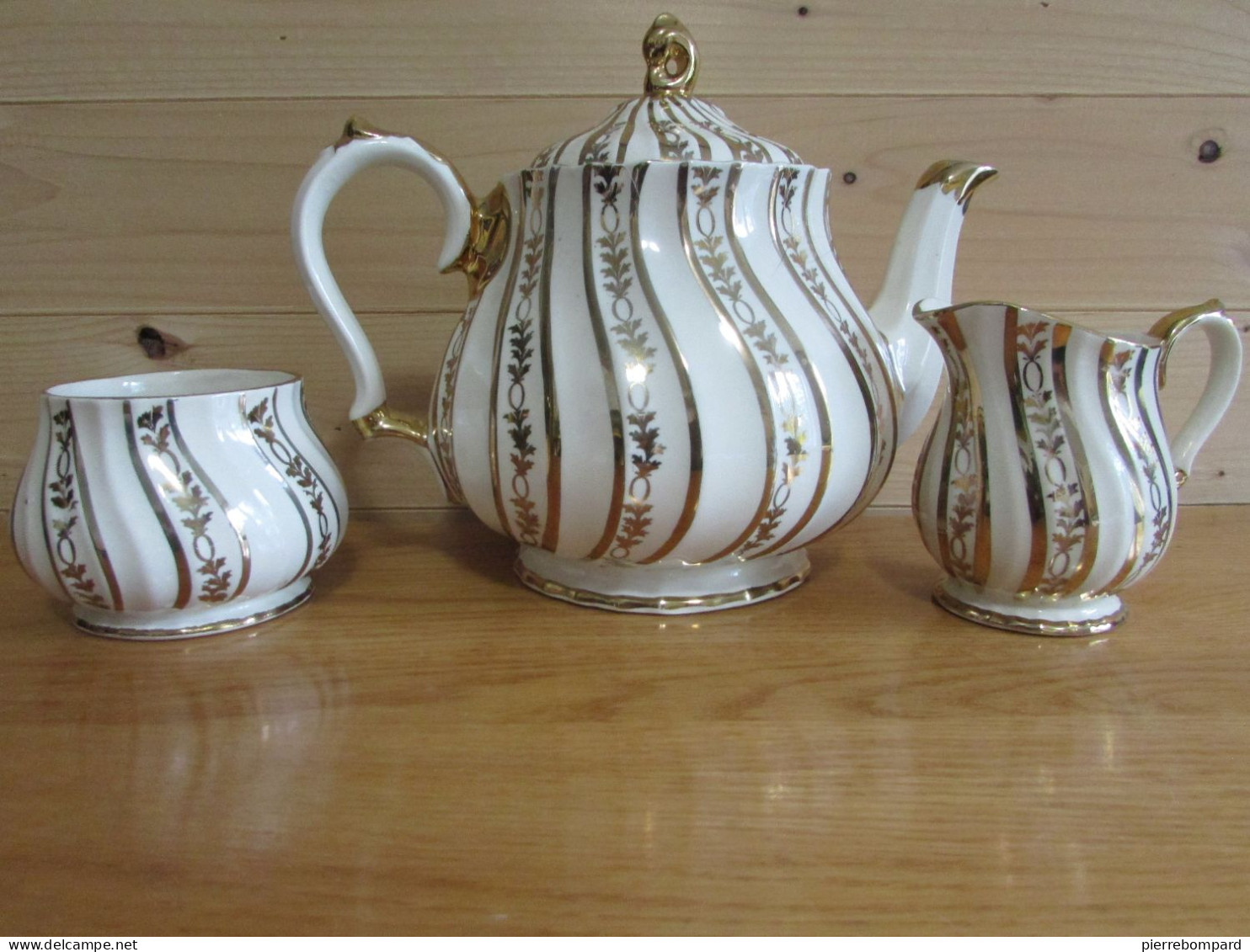 Théière Britanique Sadler Faience Et Or - Teapots