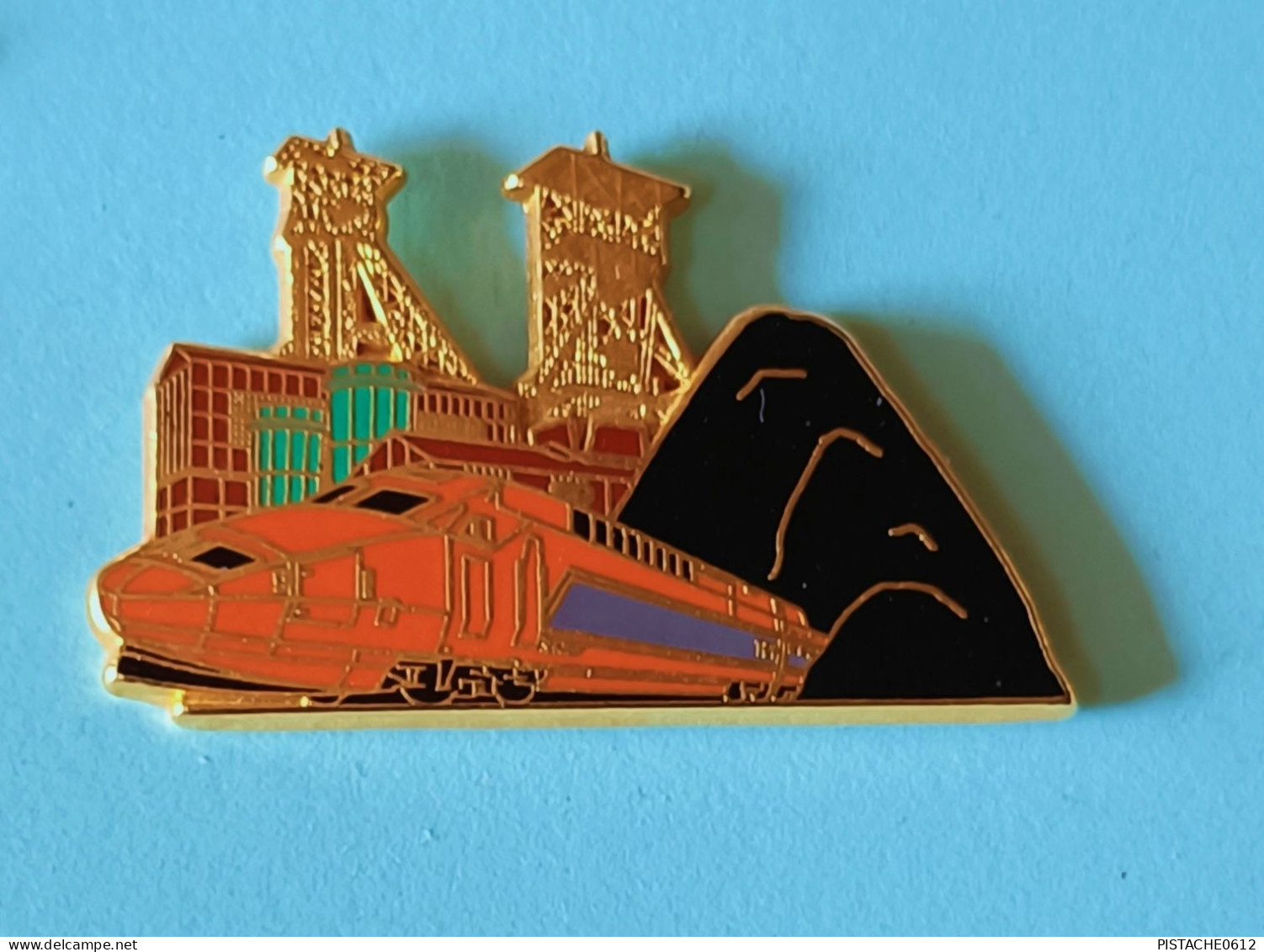 Pin's TGV Orange Ballard Collection Doré à L'or Fin 4,2 Cm X 2,6 Cm Exploitation Minière - TGV