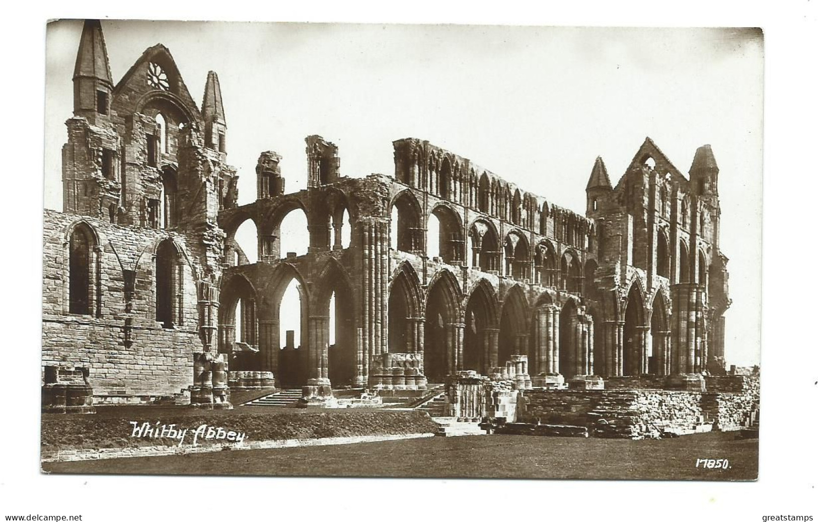 Yorkshire  Postcard   Whitby Abbey Rp Unused - Whitby