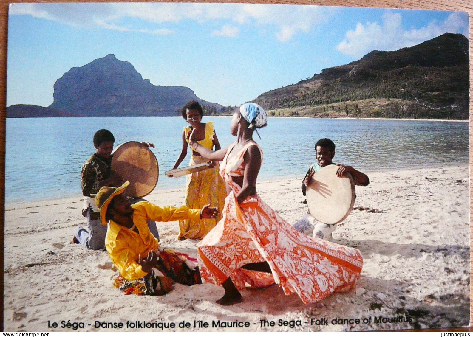 LE SAGA DANSE FOLKLORIQUE DE L'ILE MAURICE THE SEGA FOLK DANCE OF MAURITIUS - Maurice