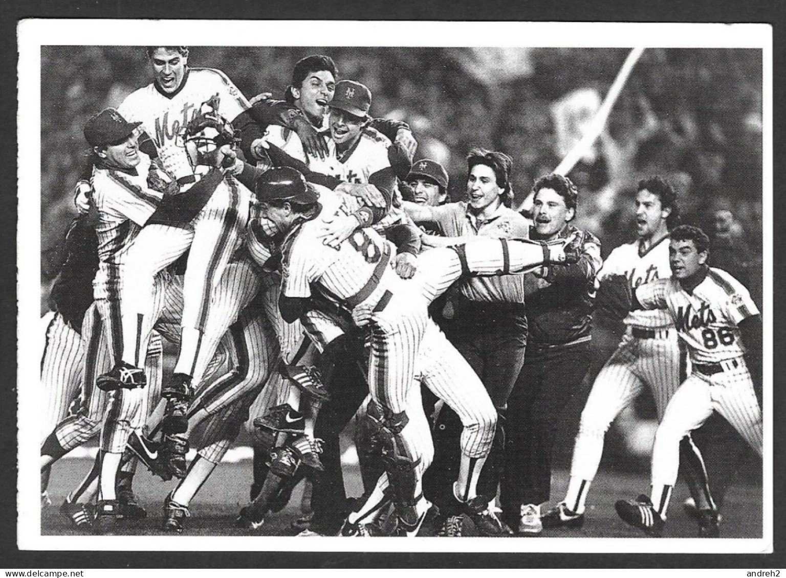 SPORT  MUSEUM OF MODERN ART C.P.A.  Wold Series Champions October 27 1986 Gary Carter Clasping Orosco With His Left Hand - Baseball