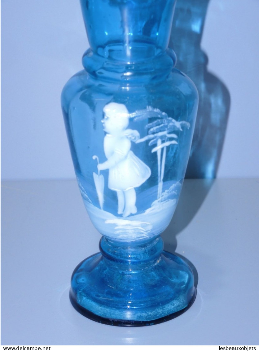 -VASE VERRE Bleu MARY GREGORY PETITE FILLE Au PARAPLUIE Haut Volanté Déco   E - Vazen