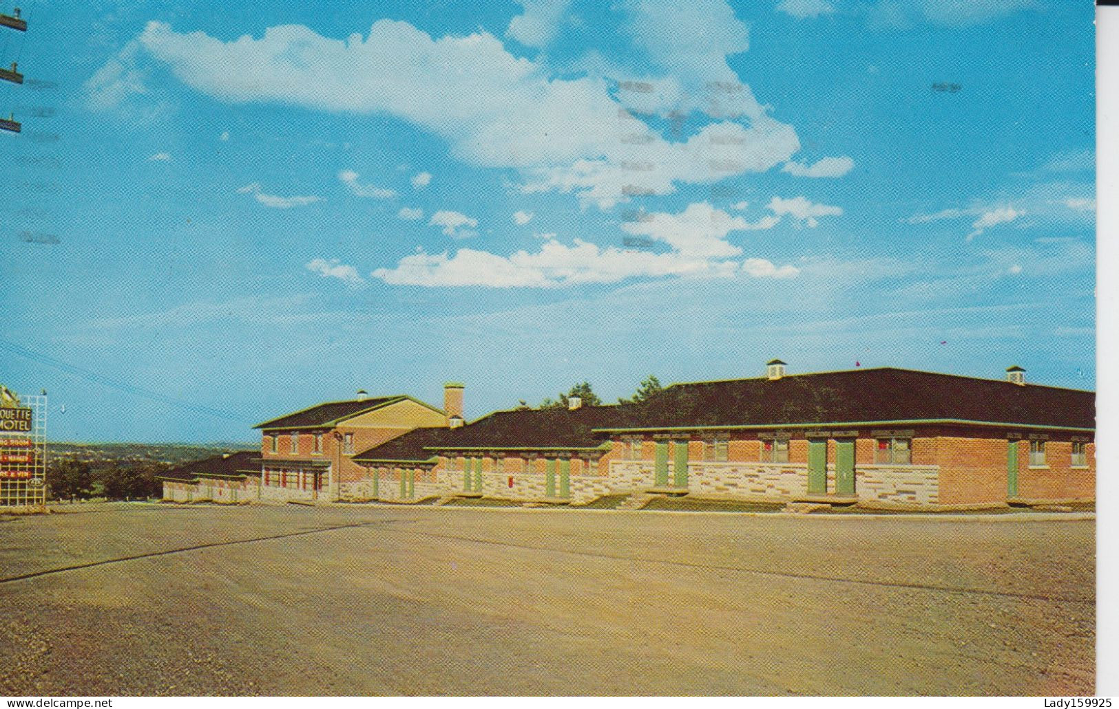 Motel Alouette Sherbrooke Québec Bâtiment Neuf Pas Aménagement Tout Nouveau Annonce Bord Du Chemin Oiseau - Sherbrooke