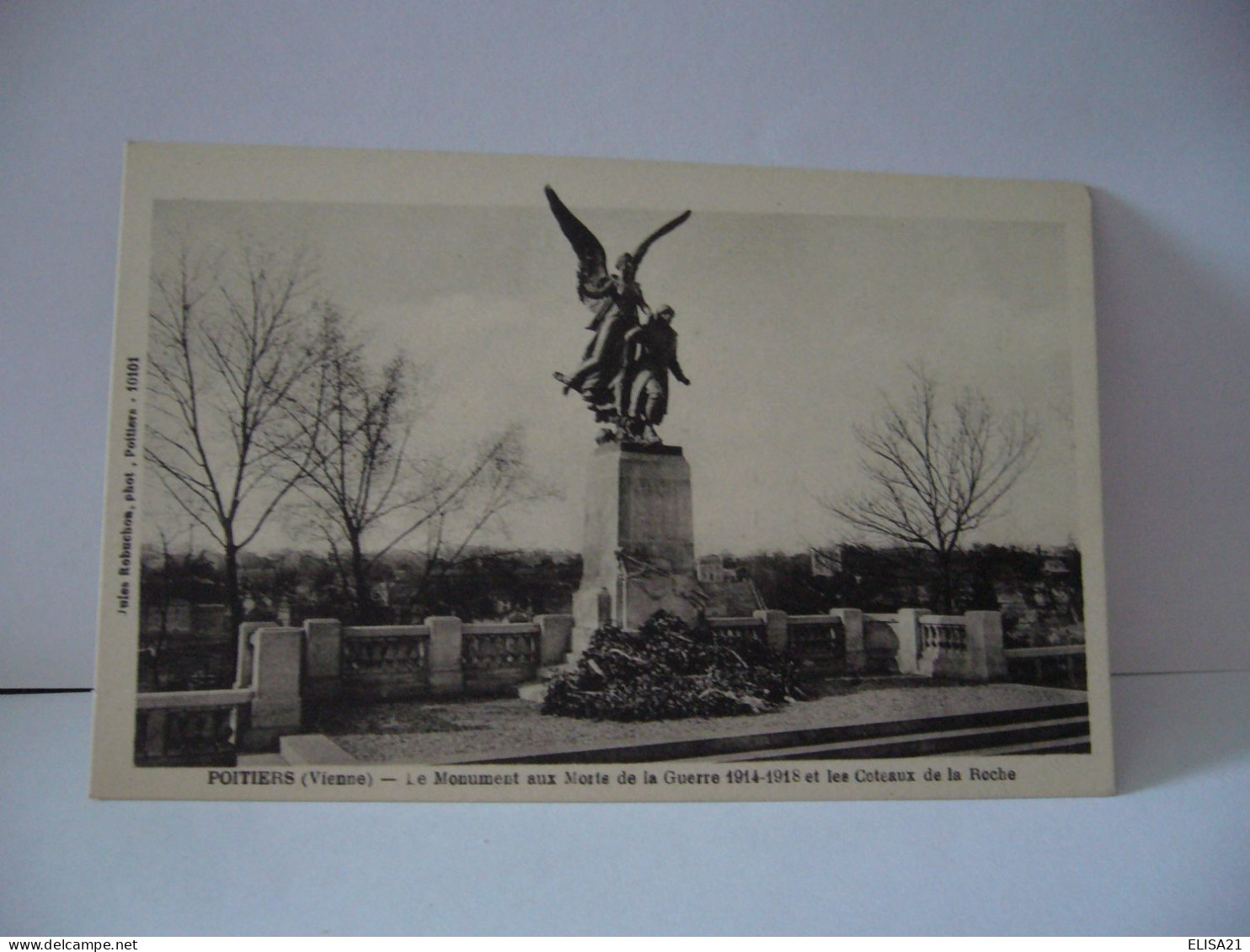 POITIERS  86 VIENNE LE MONUMENT AUX MORTS DE LA GUERRE 1914/1918 ET LES COTEAUX DE LA RUCHE  CPA - Monuments Aux Morts