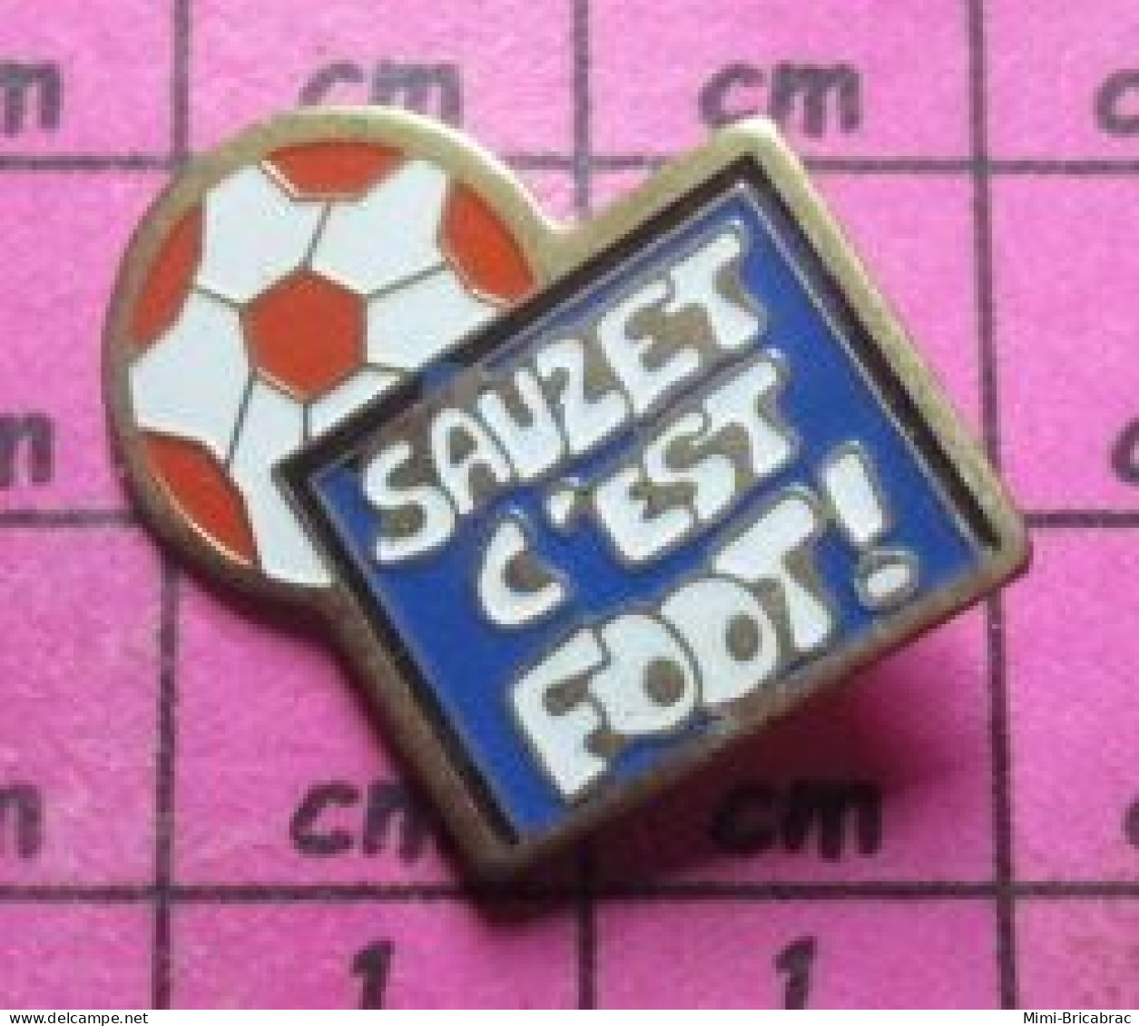 910D  Pin's Pins / Beau Et Rare / SPORTS / SAUZET C'EST FOOT CLUB FOOTBALL DROME LOT GARD ? - Judo