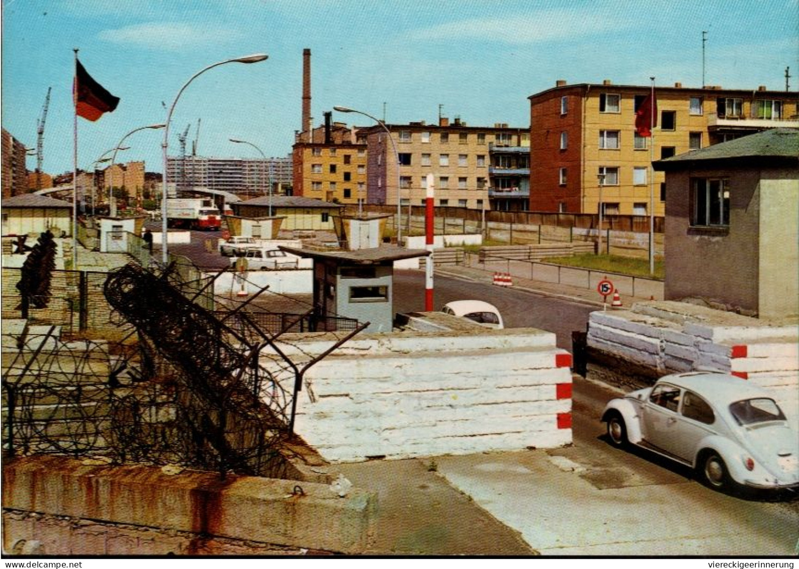 ! 1967 Ansichtskarte, Autos, Cars, VW Käfer, Berliner Mauer, Grenze, DDR Grenzübergang Heinrich-Heine-Straße - Voitures De Tourisme