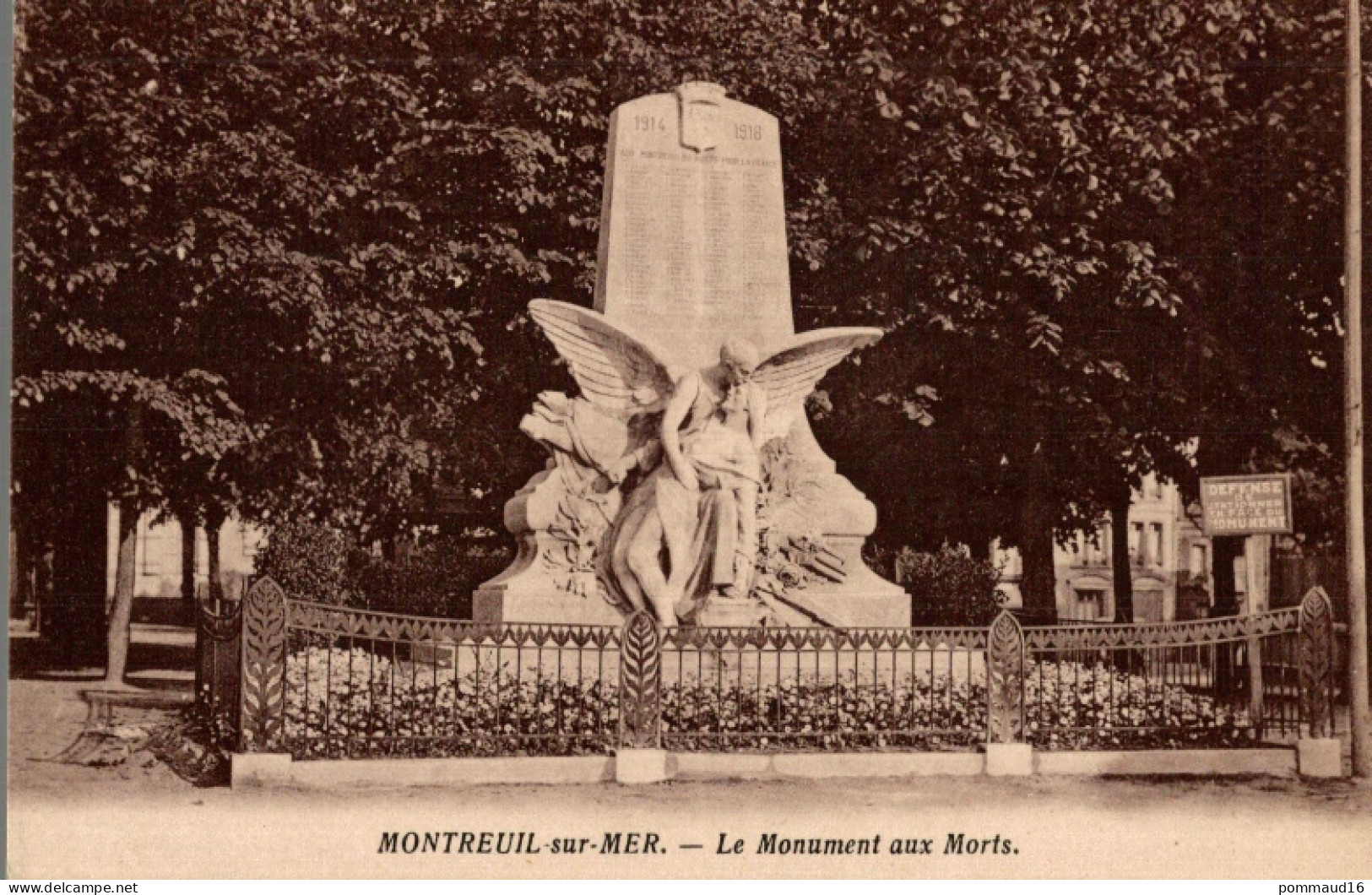 CPA Montreuil-sur-Mer Le Monument Aux Morts - Monuments Aux Morts