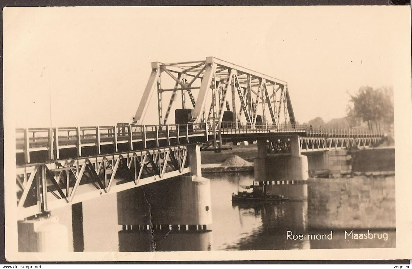 Roermond - Maasbrug  Met Militaire Vrachtwagens En Sleepboot - Roermond