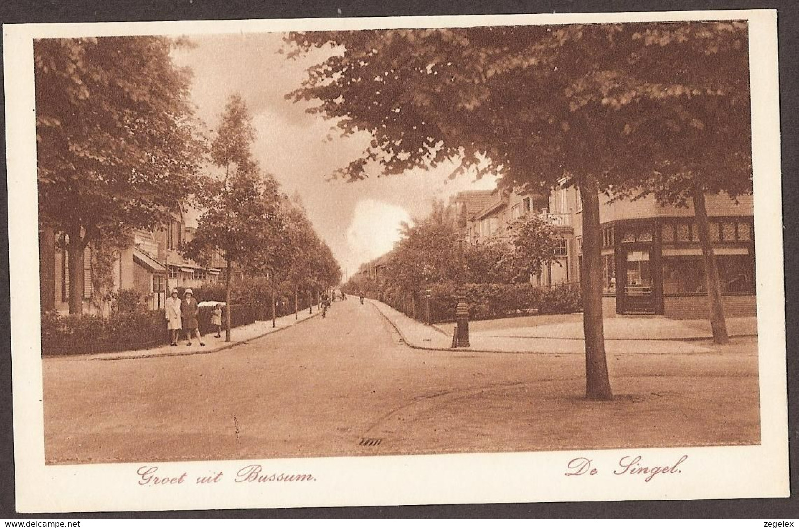 Bussum - De Singel - Straatbeeld Met 'hoedenmeisjes' - Bussum