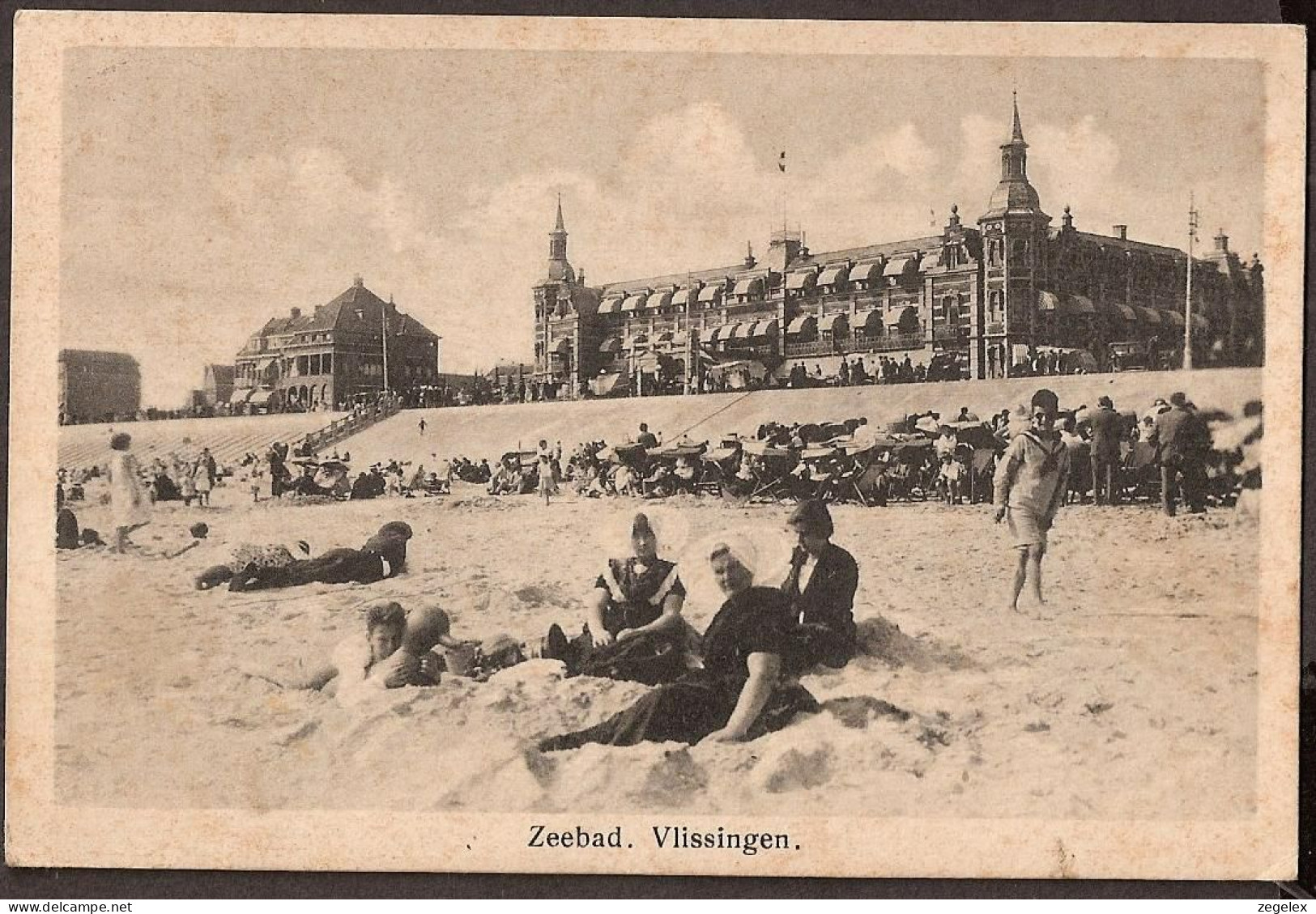 Vlissingen - Zeebad - Strandbeeld 1937 - In Klederdracht Naar Het Strand ... - Vlissingen