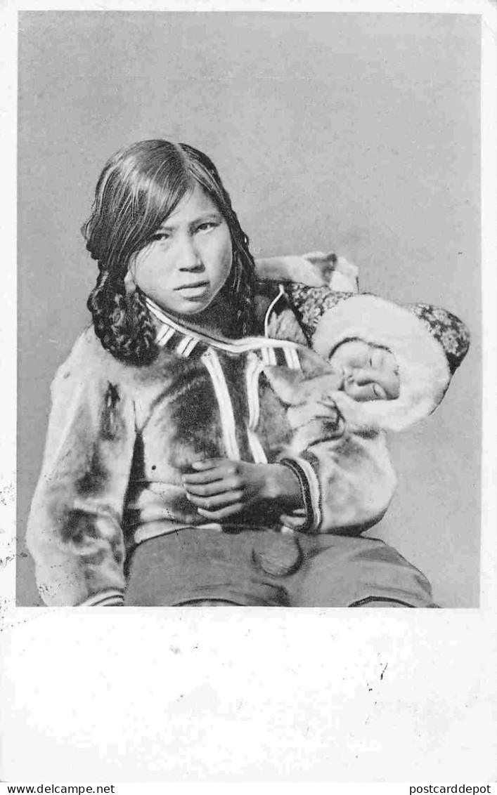 Native Girl With Baby Sister Greenland Circa 1940s? Postcard - Groenland