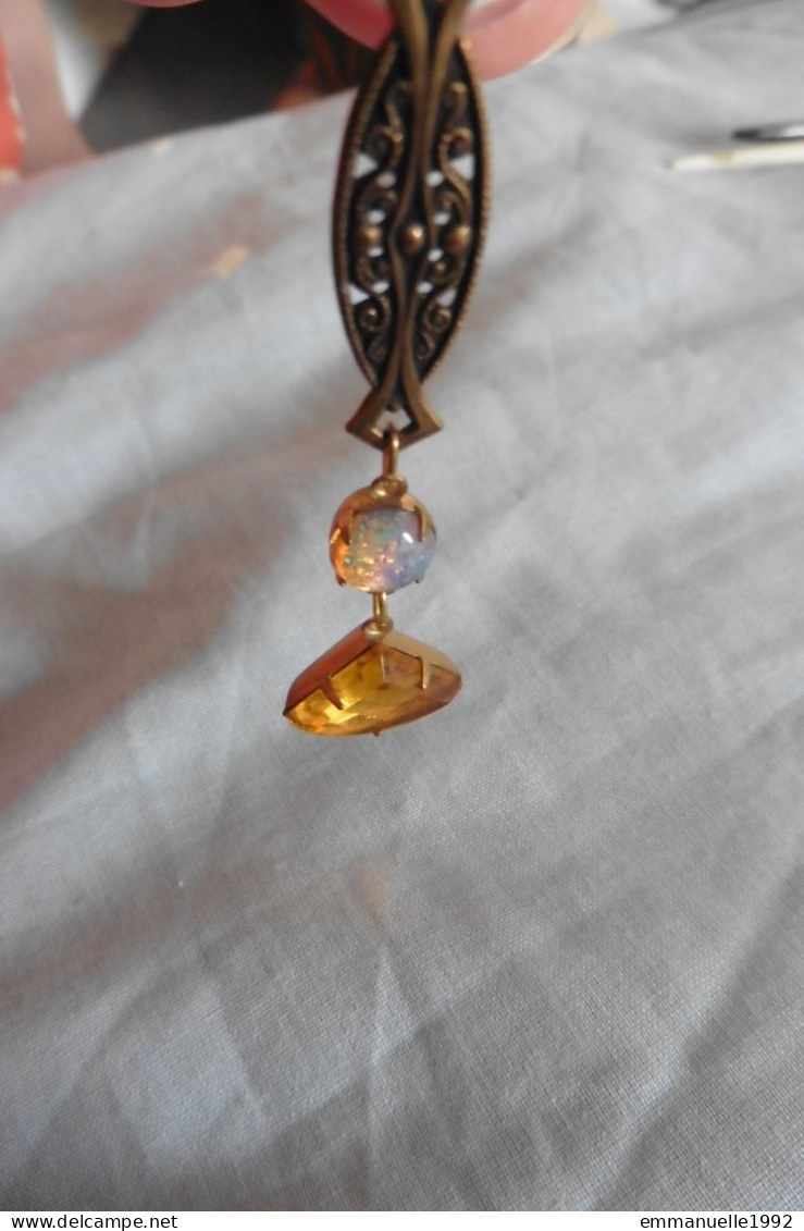 Boucles d'oreilles clips artisan créateur style Art Nouveau métal or vieilli et pierres fantaisie jaune miel et rose
