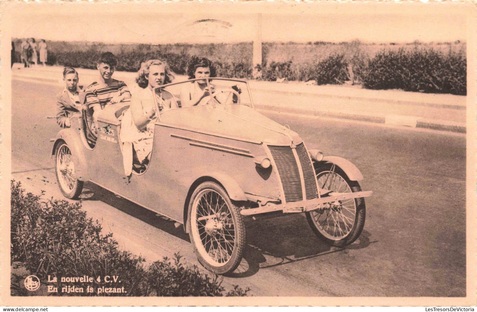 TRANSPORT - Automobile - La Nouvelle 4CV - Carte Postale Ancienne - Busse & Reisebusse