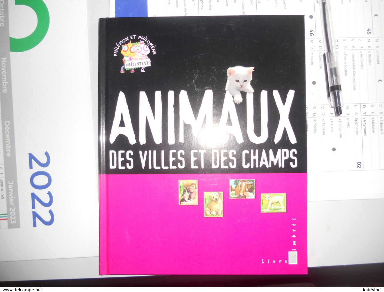 Livre : Les Animaux Des Villes Et Des Champs   14€90 Avec Les Timbres - Autres & Non Classés