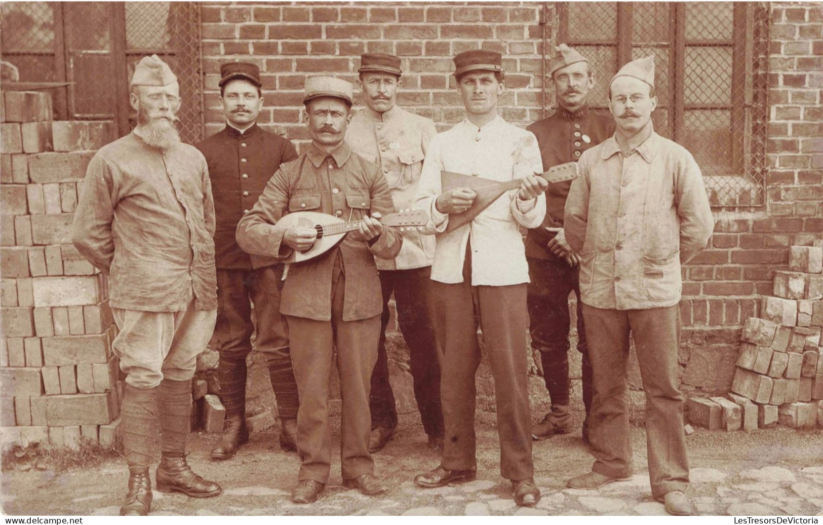 MILITARIA - Des Soldats Musiciens - Carte Postale Ancienne - Characters