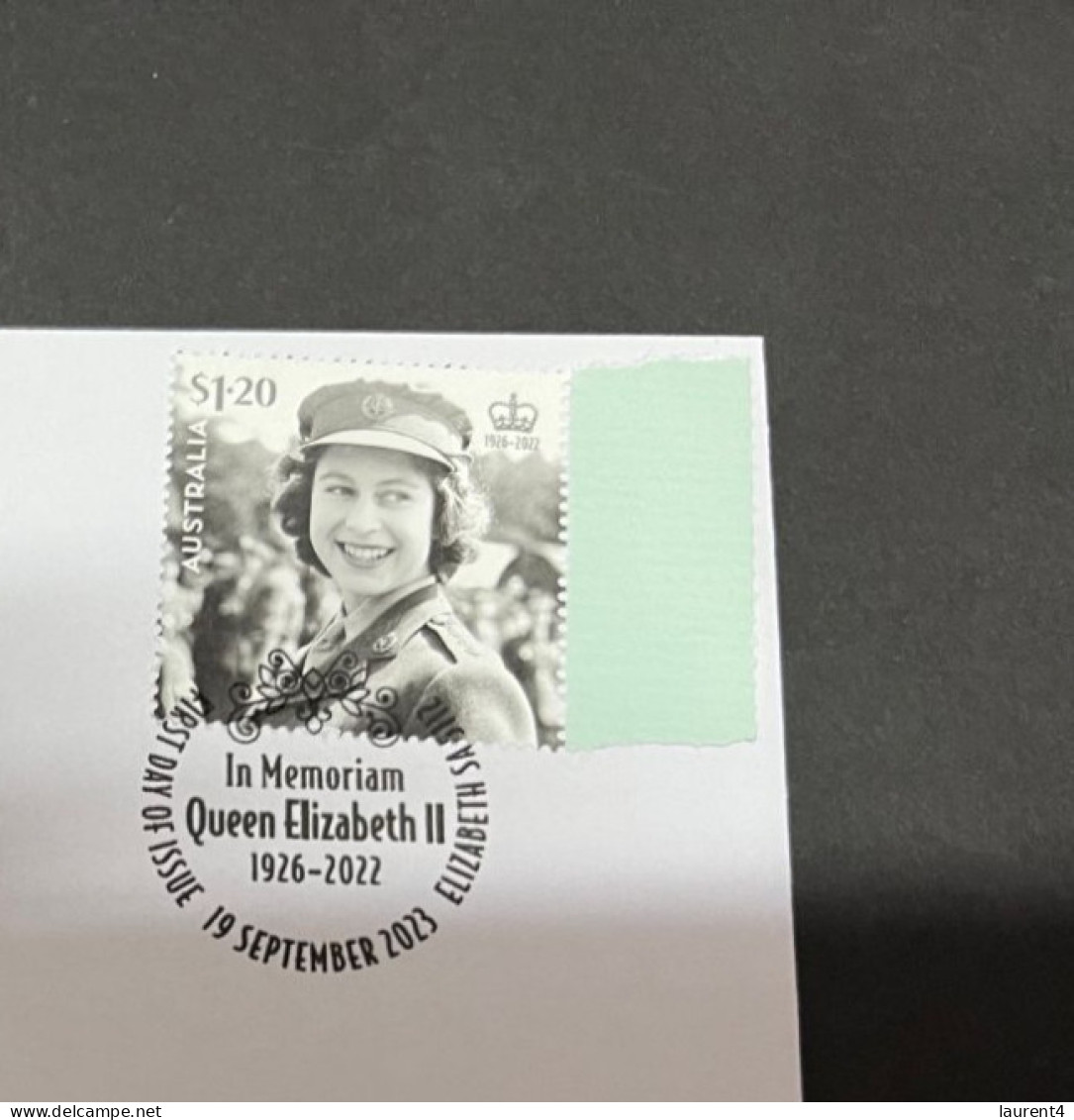 (18-9-2023) Queen ElizabethII In Memoriam (special Cover) [Red Cross Nurse WWII] (released Date Is 19 September 2023) - Brieven En Documenten